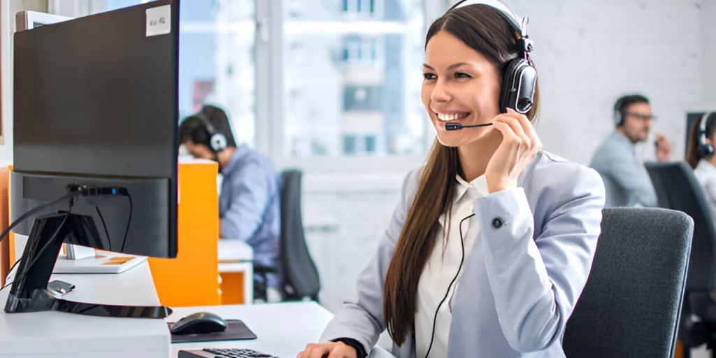 Difference Between Answering Service and Call Center- Dazonn Assist